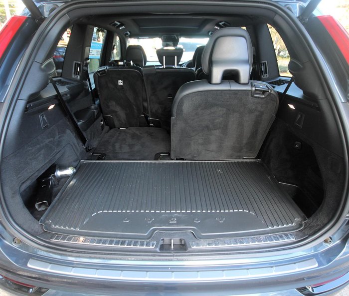 2021 Volvo XC90 T6 R-Design