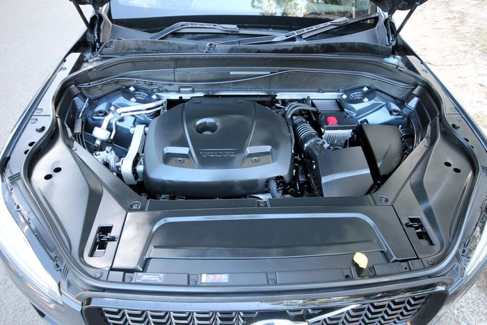 2021 Volvo XC90 T6 R-Design
