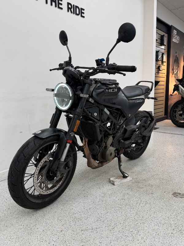 2022 HUSQVARNA SVARTPILEN 401 Black