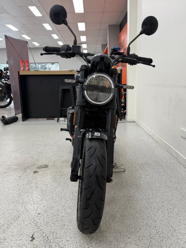 2022 HUSQVARNA SVARTPILEN 401 Black