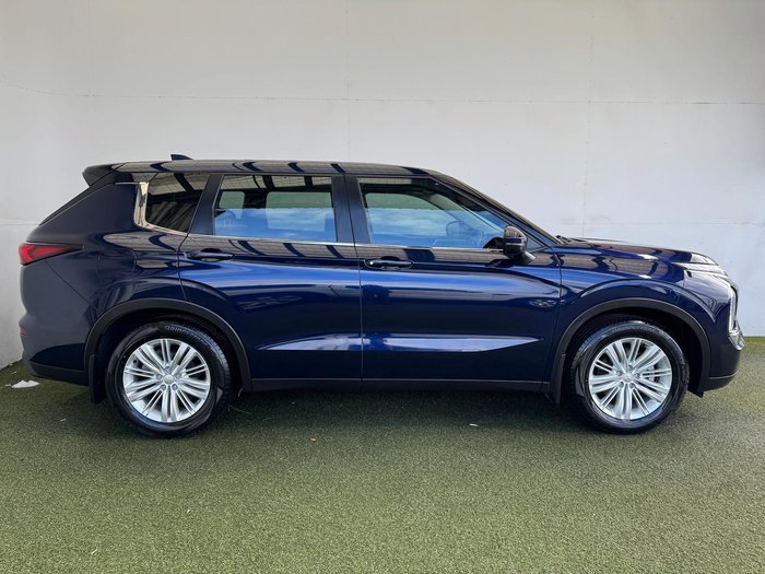 2022 Mitsubishi Outlander ES