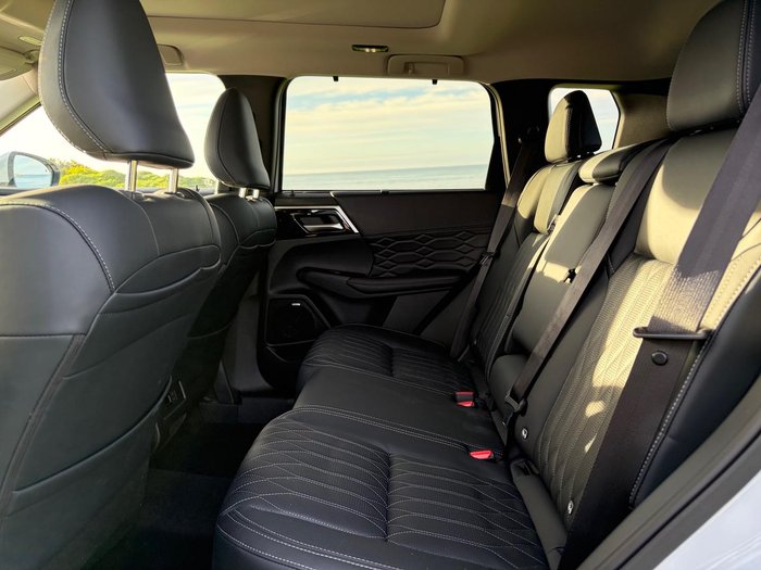 2025 Mitsubishi Outlander Exceed