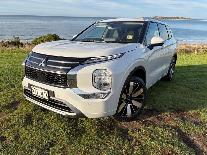 2025 Mitsubishi Outlander Exceed