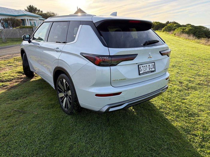 2025 Mitsubishi Outlander Exceed