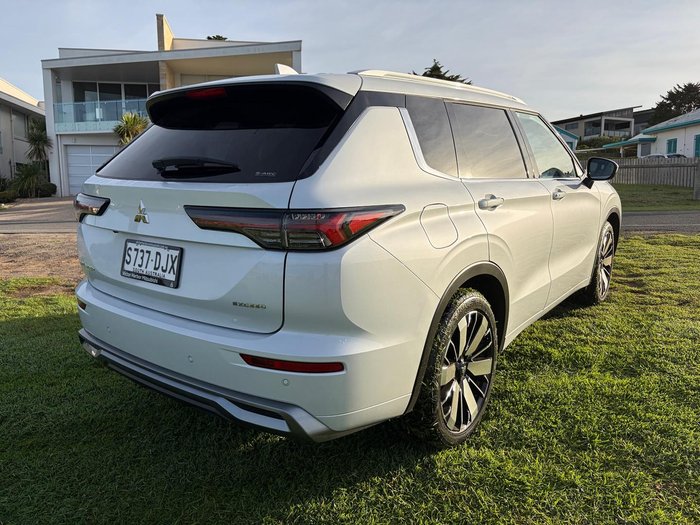 2025 Mitsubishi Outlander Exceed