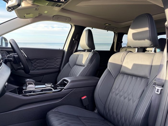 2025 Mitsubishi Outlander Exceed