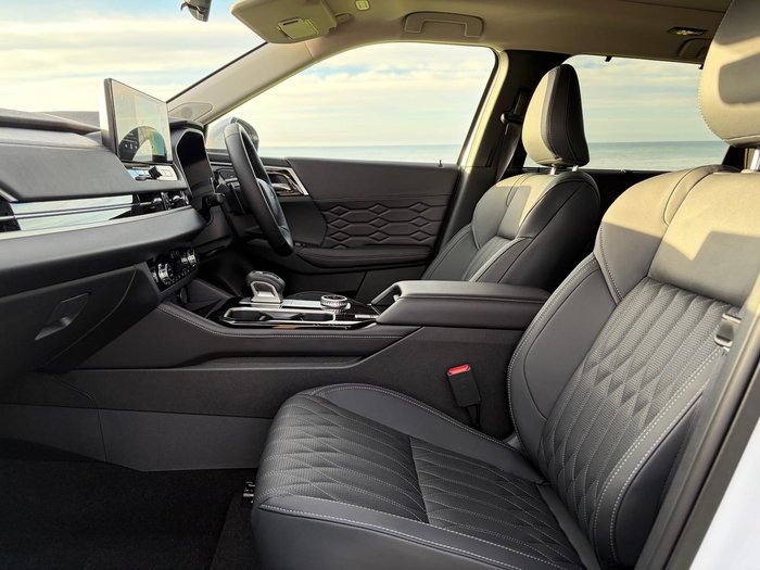 2025 Mitsubishi Outlander Exceed