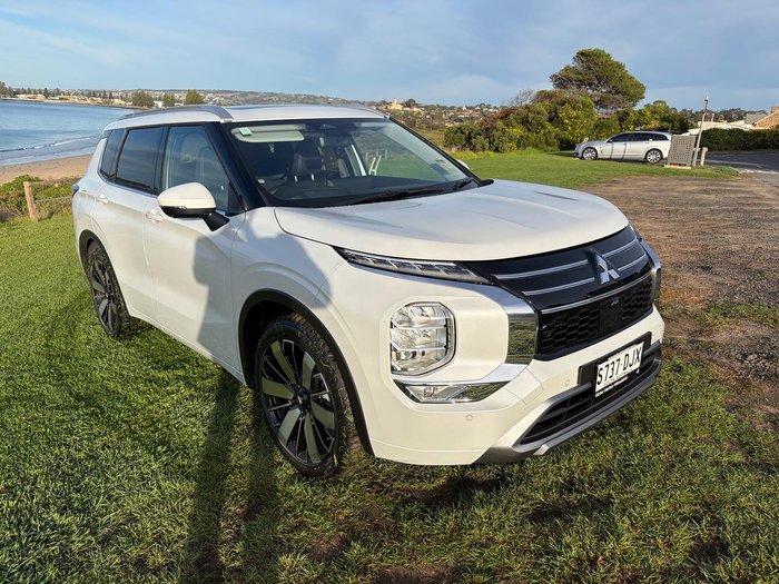 2025 Mitsubishi Outlander Exceed