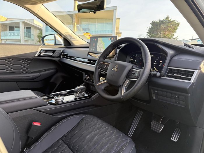 2025 Mitsubishi Outlander Exceed