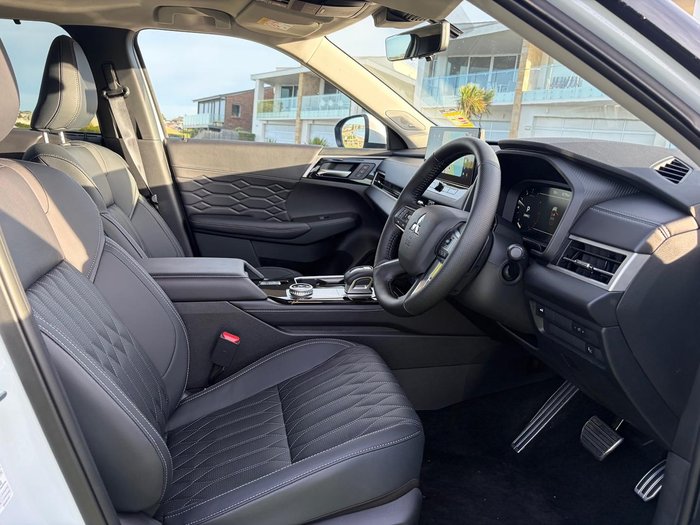 2025 Mitsubishi Outlander Exceed