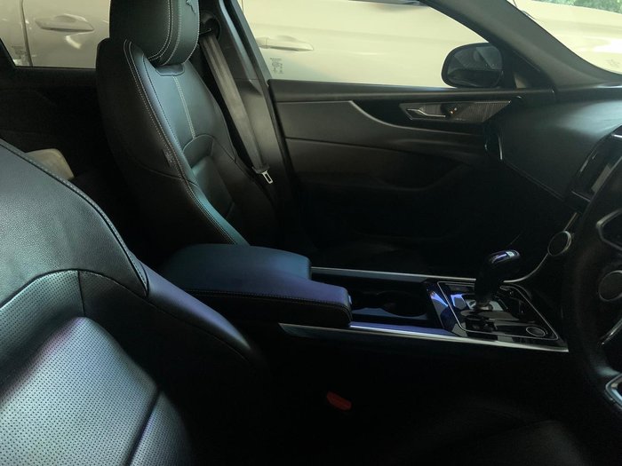 2021 Jaguar XE P300 R-Dynamic Black