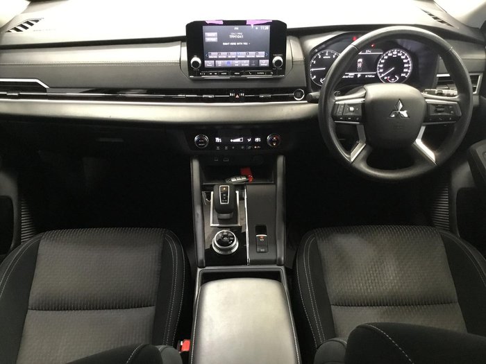 2024 Mitsubishi Outlander ES
