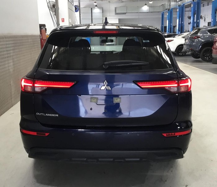 2024 Mitsubishi Outlander ES