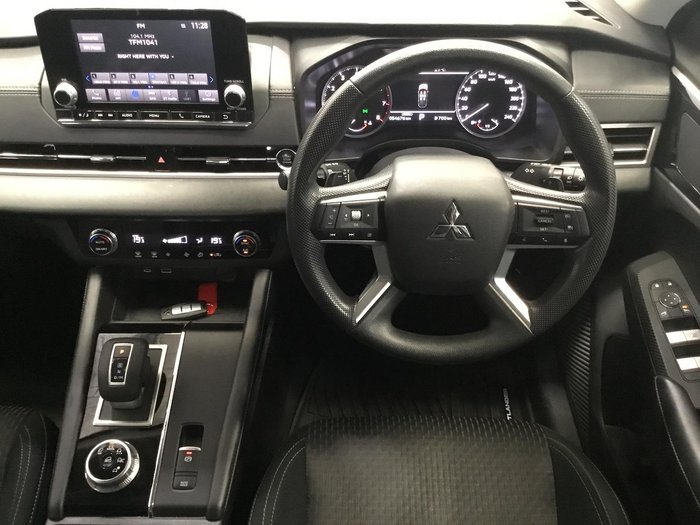 2024 Mitsubishi Outlander ES