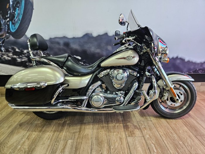 2010 Kawasaki VULCAN 1700 NOMAD Black