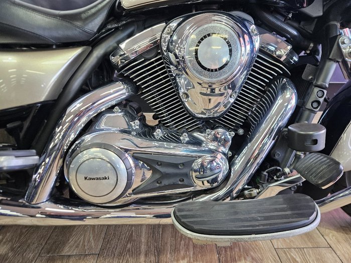 2010 Kawasaki VULCAN 1700 NOMAD Black
