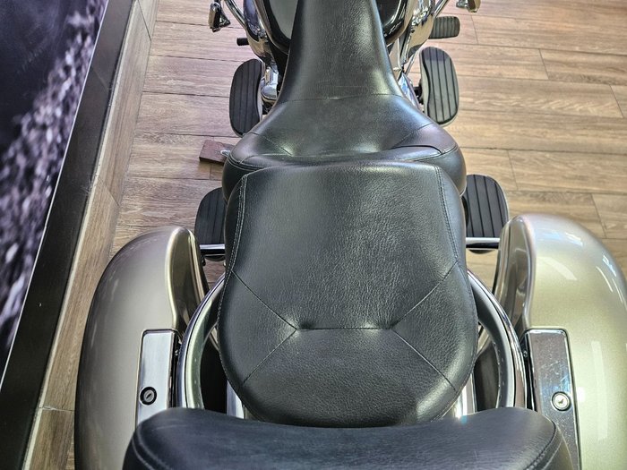 2010 Kawasaki VULCAN 1700 NOMAD Black