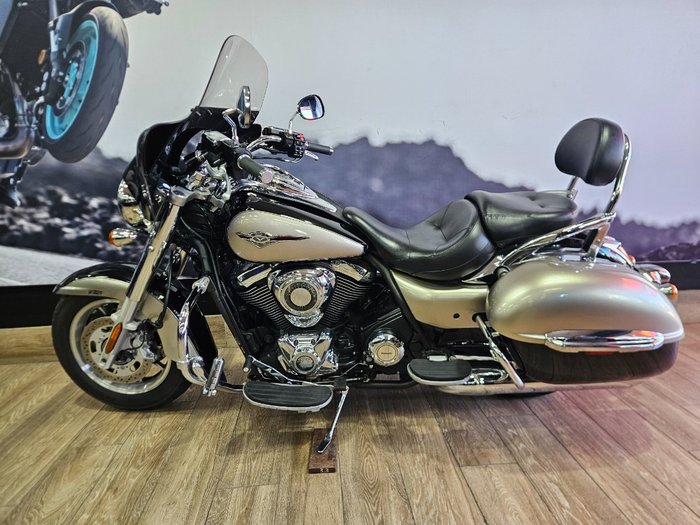 2010 Kawasaki VULCAN 1700 NOMAD Black