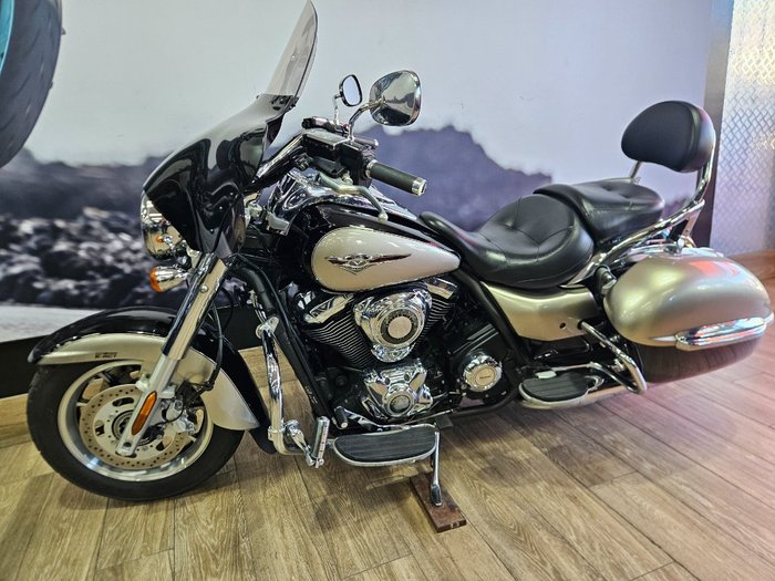 2010 Kawasaki VULCAN 1700 NOMAD Black