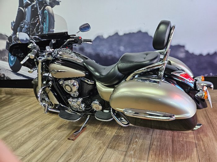 2010 Kawasaki VULCAN 1700 NOMAD Black