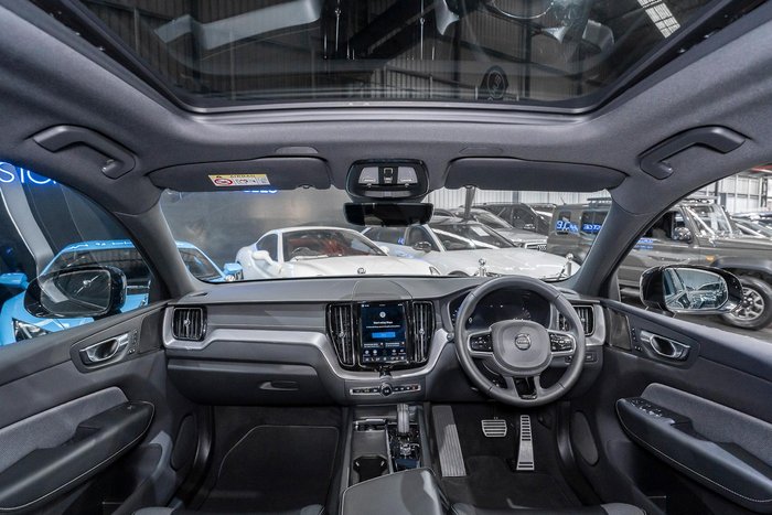 2021 Volvo XC60 B6 R-Design