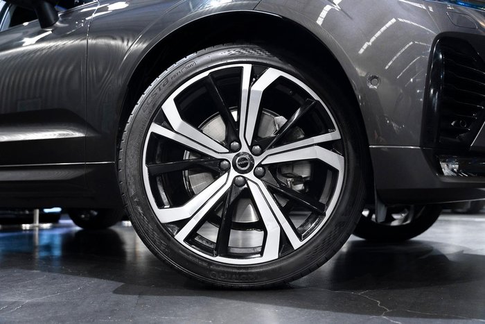 2021 Volvo XC60 B6 R-Design