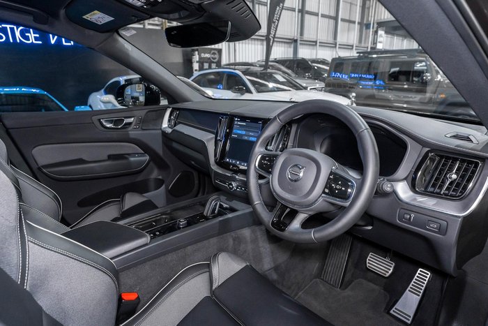 2021 Volvo XC60 B6 R-Design