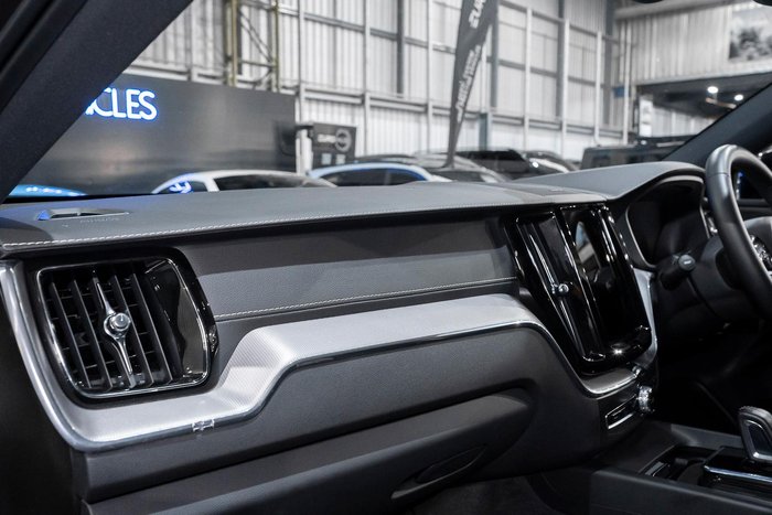2021 Volvo XC60 B6 R-Design