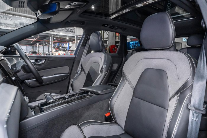 2021 Volvo XC60 B6 R-Design