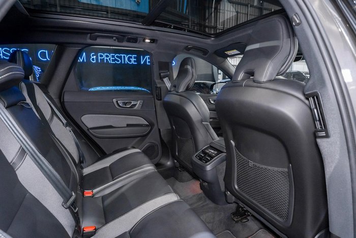 2021 Volvo XC60 B6 R-Design