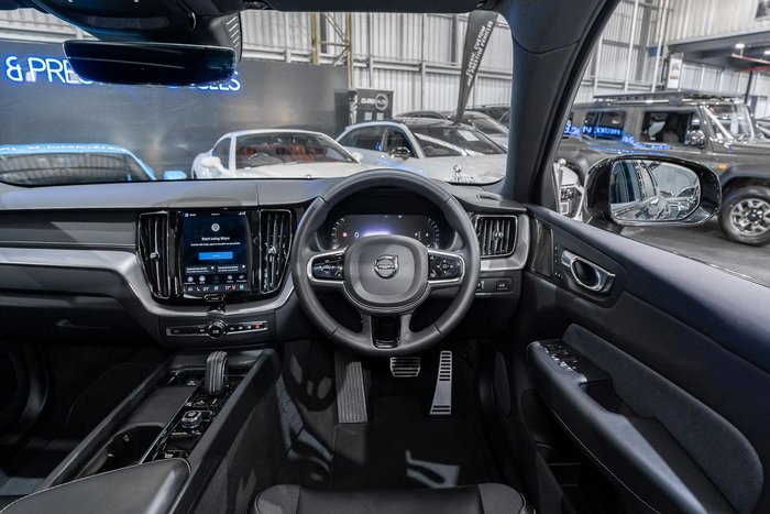 2021 Volvo XC60 B6 R-Design