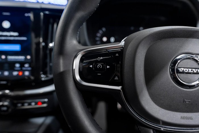 2021 Volvo XC60 B6 R-Design