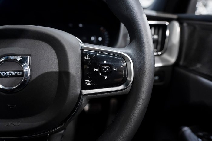 2021 Volvo XC60 B6 R-Design