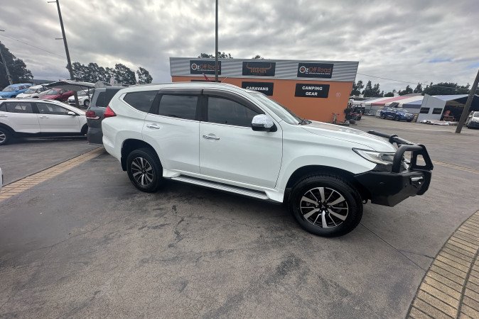 2023 MITSUBISHI OUTLANDER LS 7 SEAT (2WD)