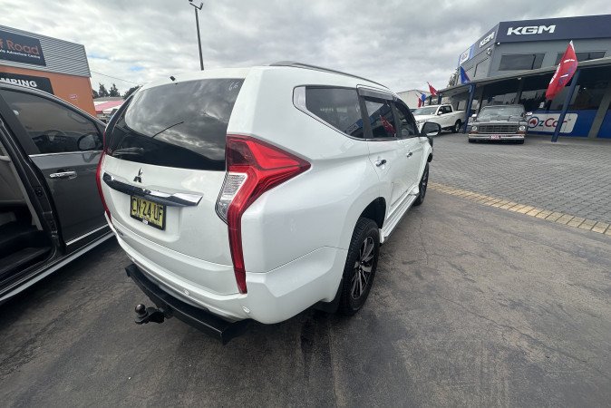2023 MITSUBISHI OUTLANDER LS 7 SEAT (2WD)