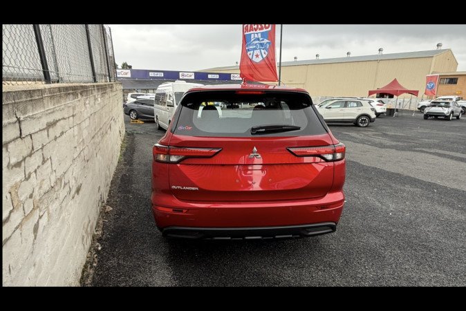 2024 MITSUBISHI OUTLANDER ES 7 SEAT (2WD)