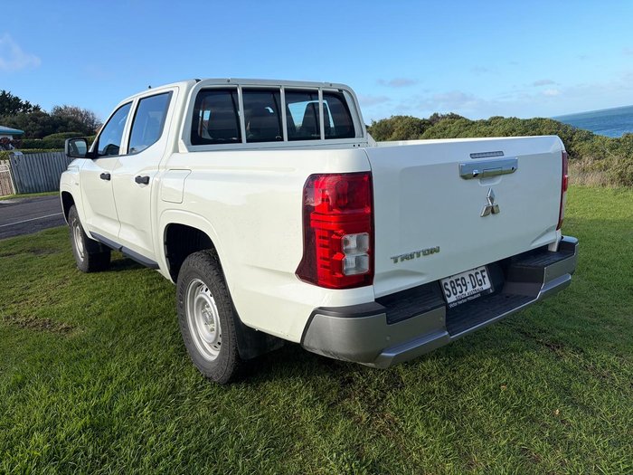 2024 Mitsubishi Triton GLX