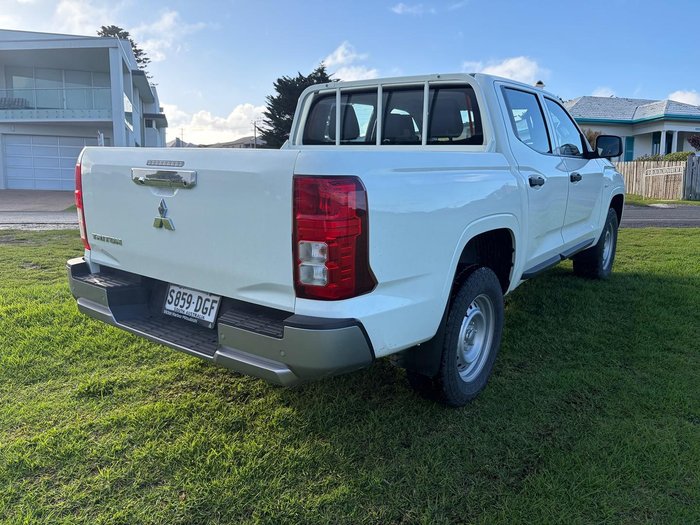 2024 Mitsubishi Triton GLX