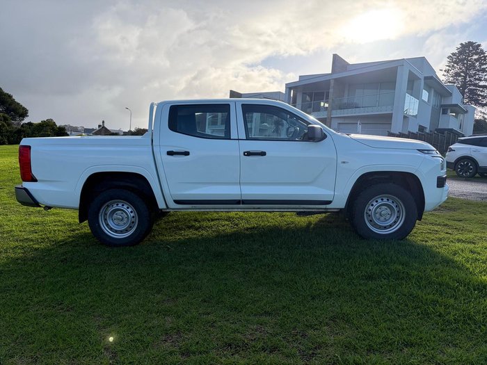 2024 Mitsubishi Triton GLX