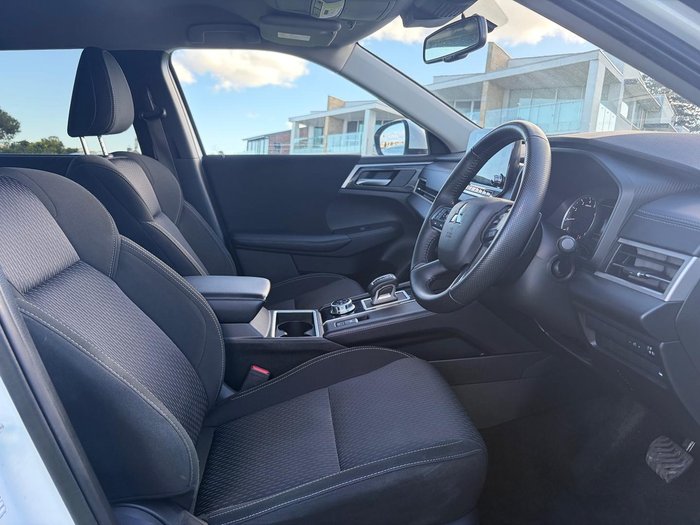 2023 Mitsubishi Outlander LS