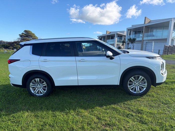2023 Mitsubishi Outlander LS