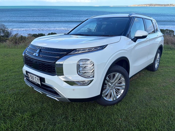 2023 Mitsubishi Outlander LS