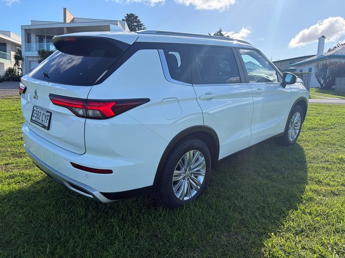 2023 Mitsubishi Outlander LS