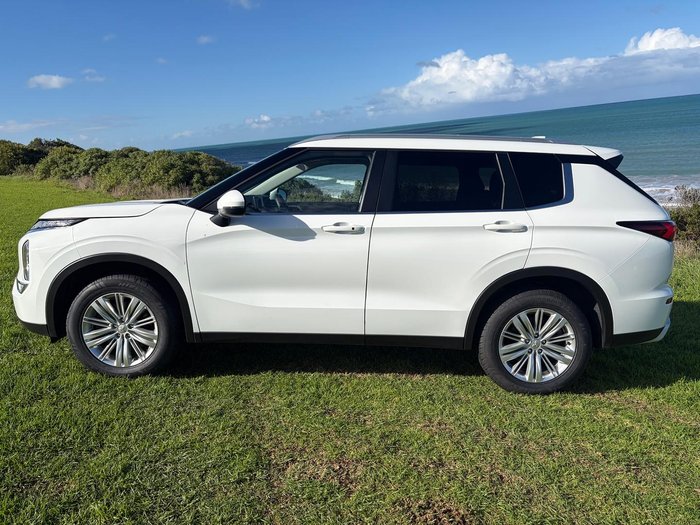 2023 Mitsubishi Outlander LS