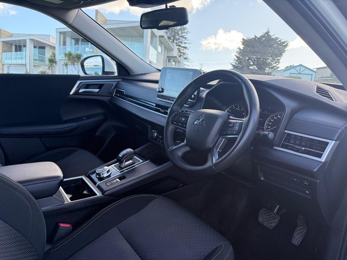 2023 Mitsubishi Outlander LS