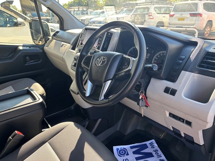 2022 Toyota HIACE Commuter Bus DSL AT (White Only)
