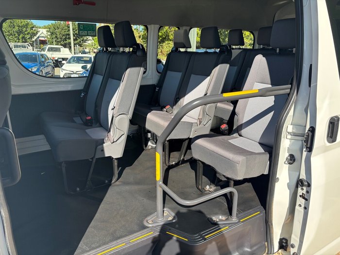 2022 Toyota HIACE Commuter Bus DSL AT (White Only)