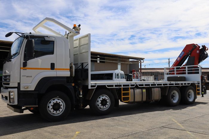 2022 Isuzu F Series FYJ300-350 White