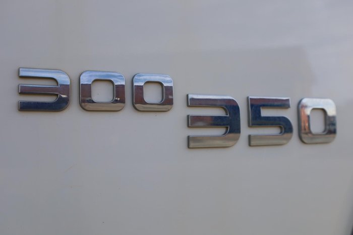 2022 Isuzu F Series FYJ300-350 White