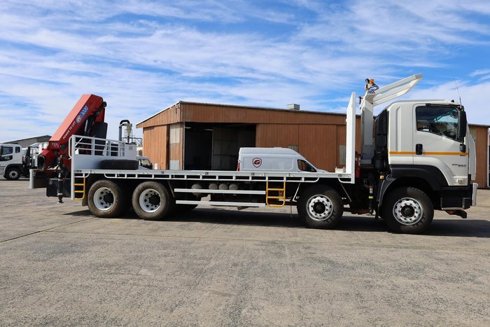2022 Isuzu F Series FYJ300-350 White